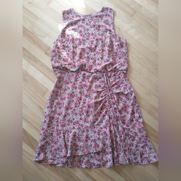 Dress - Picture 1 of 4